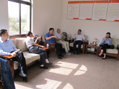 貴州省關嶺自治縣商貿(mào)考察組赴城陽批發(fā)市場考察洽談，共謀合作發(fā)展新篇章